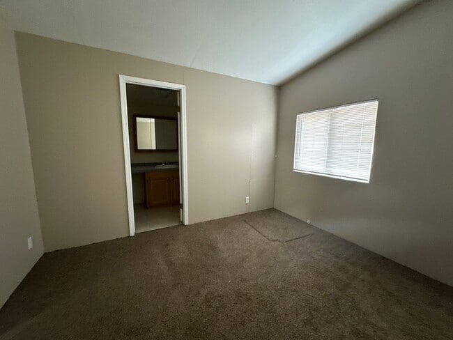 Building Photo - 15517 Riveredge Rd