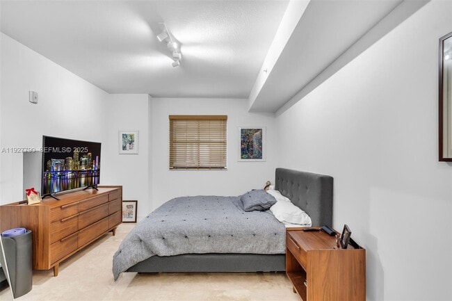 Building Photo - 1650 Galiano St