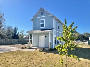 Building Photo - 506 Park St