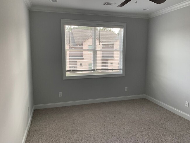 Building Photo - College Oaks