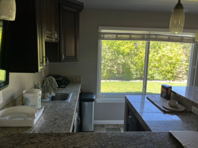 Building Photo - 541 Rita Pl