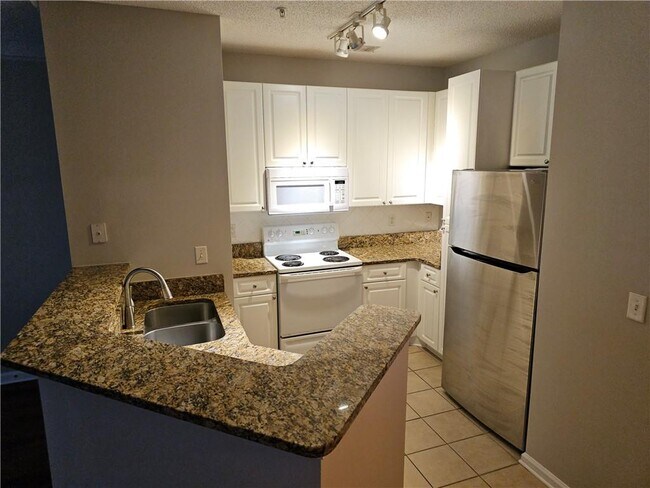 Building Photo - 10 Perimeter Summit Blvd