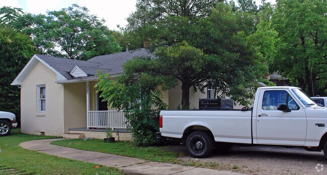 Front View - 1505 Crest Rd