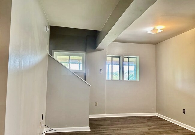 Building Photo - 740 Lawn Dr