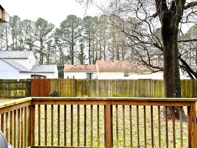 Building Photo - 6817 Cedarwood Ct
