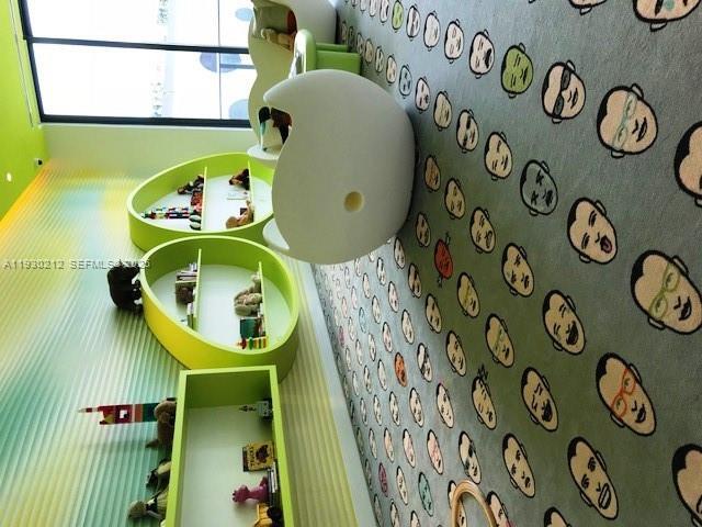 Building Photo - 501 NE 31st St