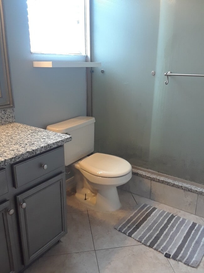 Building Photo - Spacious 4-Bedroom Home in Poinciana!
