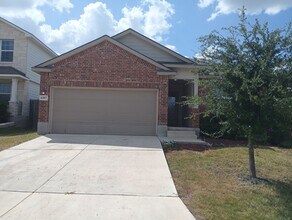 Building Photo - Beautiful 3-Bedroom Home with Open Floor Plan in Whisper Falls!