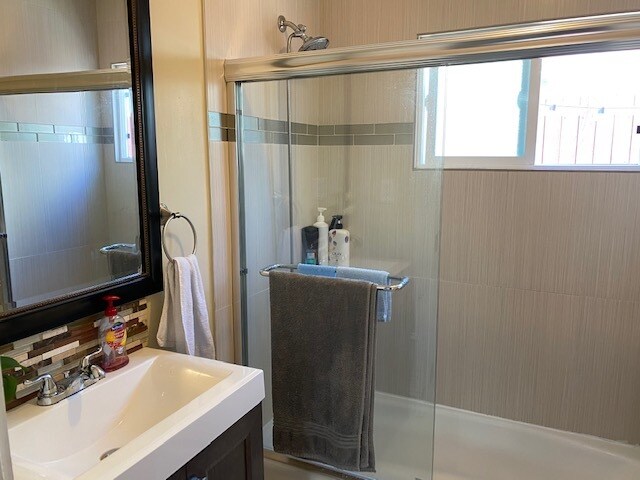 Bedroom with it's own bathroom - 1344 S Curson Ave