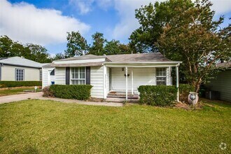 Building Photo - 1425 Cedarcrest Dr-