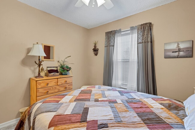 Building Photo - 10 Apple Tree Ct