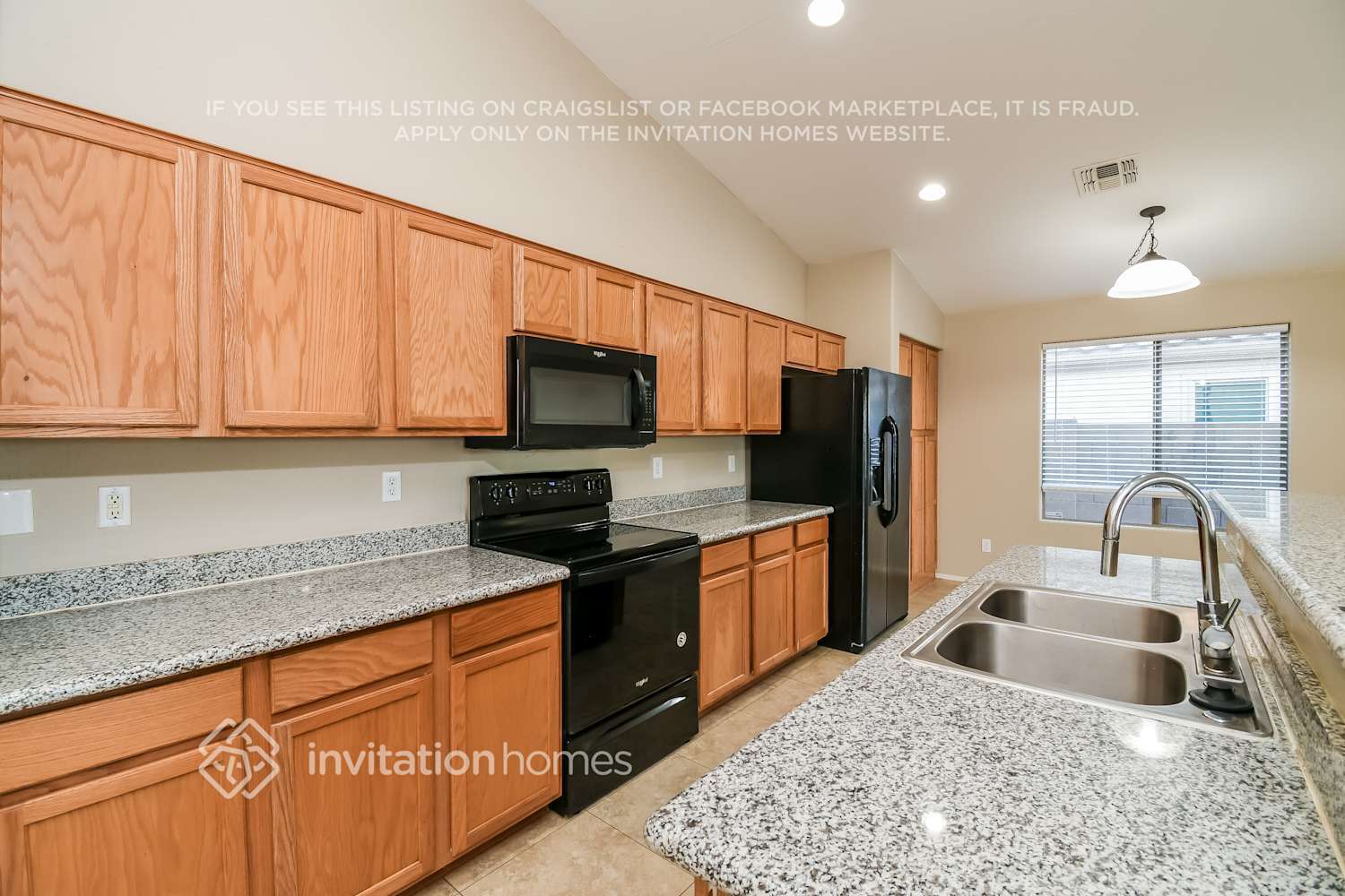 Building Photo - 204 W Belmont Red Cir