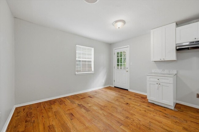 Building Photo - 2521 Hickory St