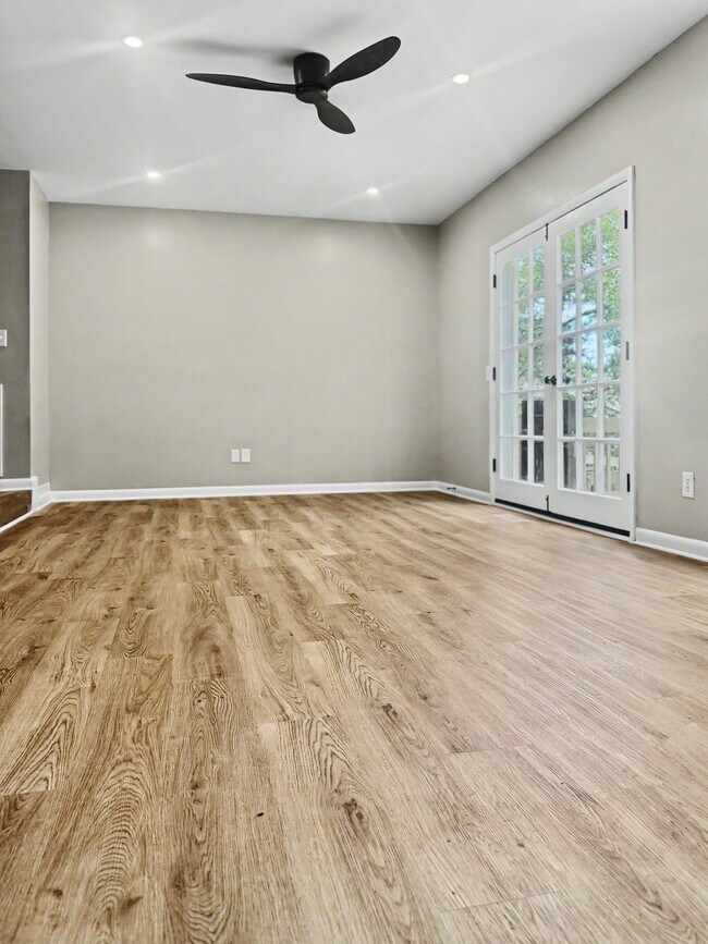 Building Photo - Yacht Cove Condo