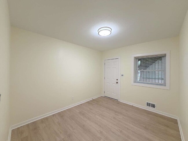 Building Photo - Fully Updated Apartment in KCMO