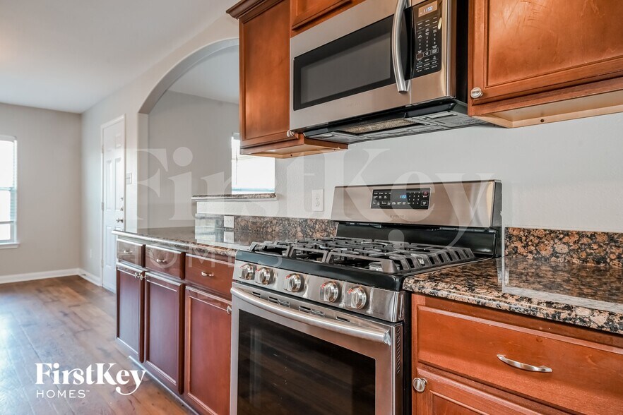 Building Photo - 2029 Cone Flower Dr