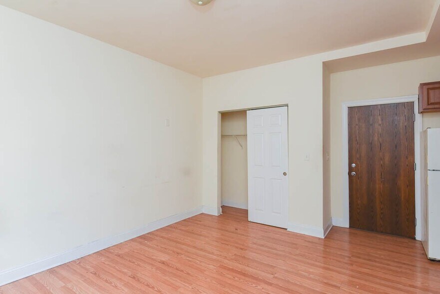 Building Photo - 2600 N Kimball Ave
