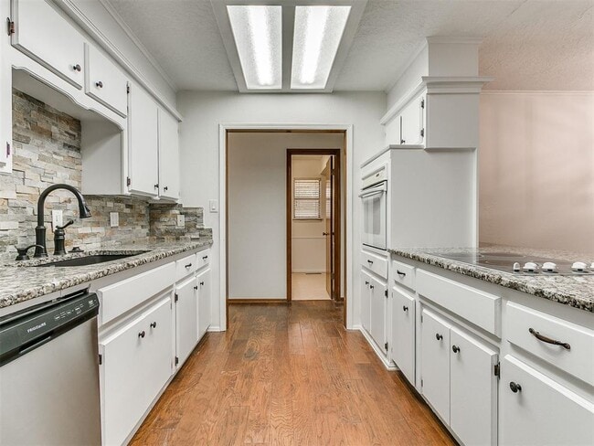 Building Photo - 309 Kingsbury Dr