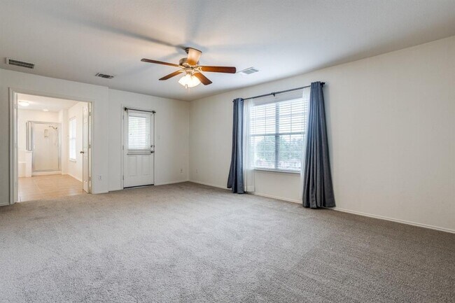 Building Photo - 114 Feathergrass Dr