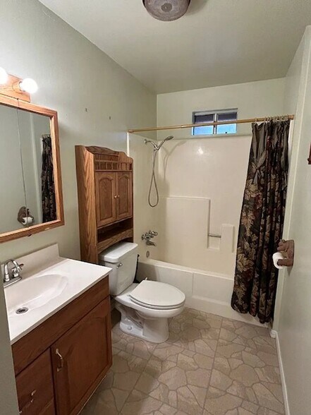 Building Photo - 259 Spruce Ln