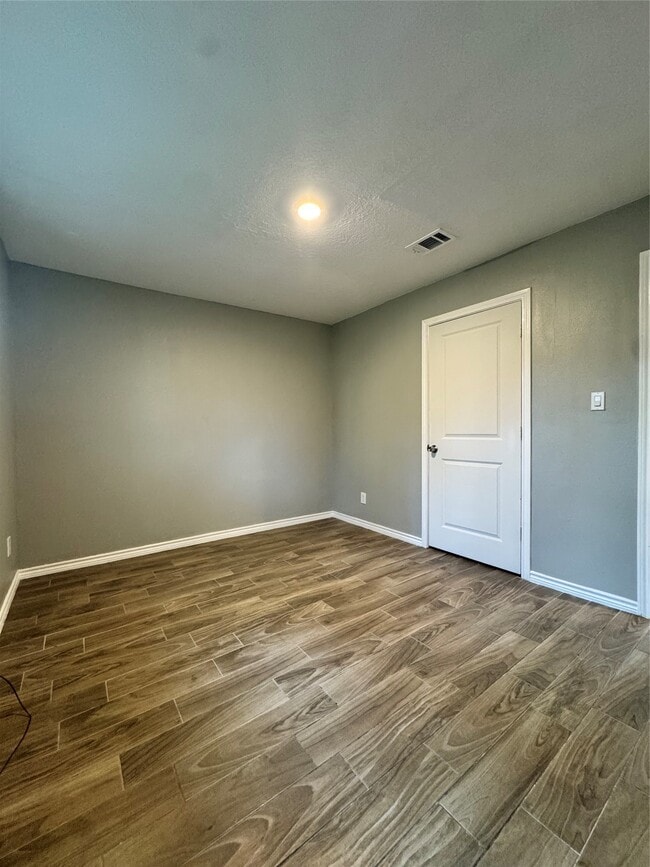 Building Photo - 7886 Locksley Rd