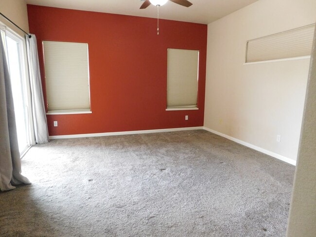 Building Photo - 566 Garnet Dr