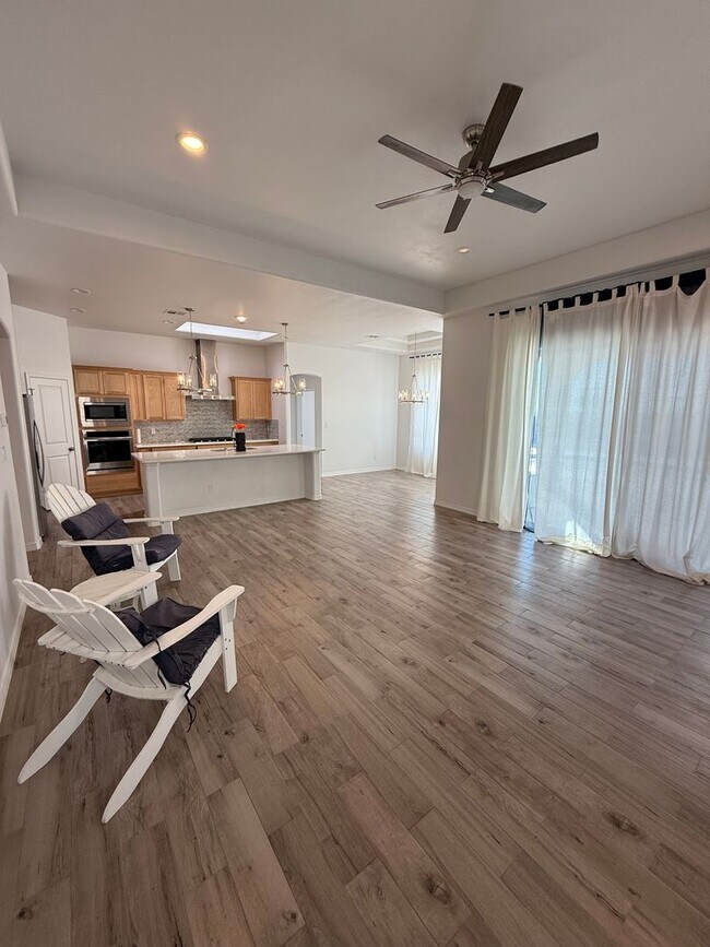 Building Photo - Beautiful home in Sonoma Springs! 4bed, 2.5 baths