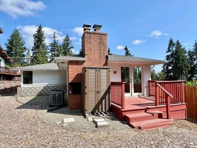 Building Photo - Maple Leaf Home
