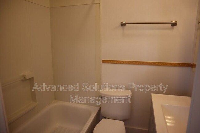 Building Photo - 1057 W 300 S