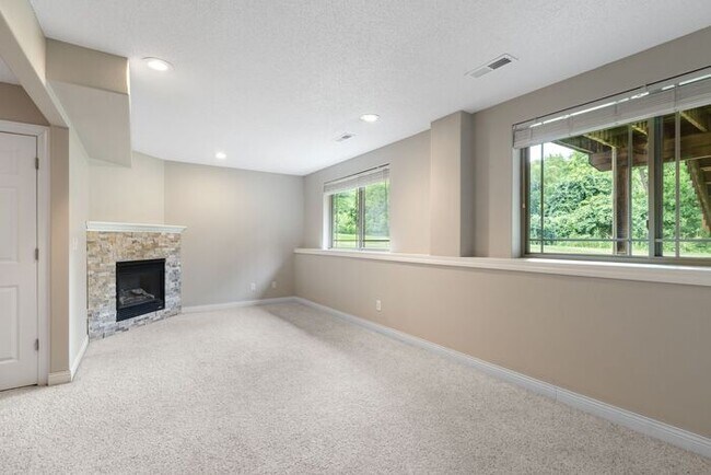 Building Photo - $2,500 | 4 Bedroom, 3.5 Bathroom Multi Flo...