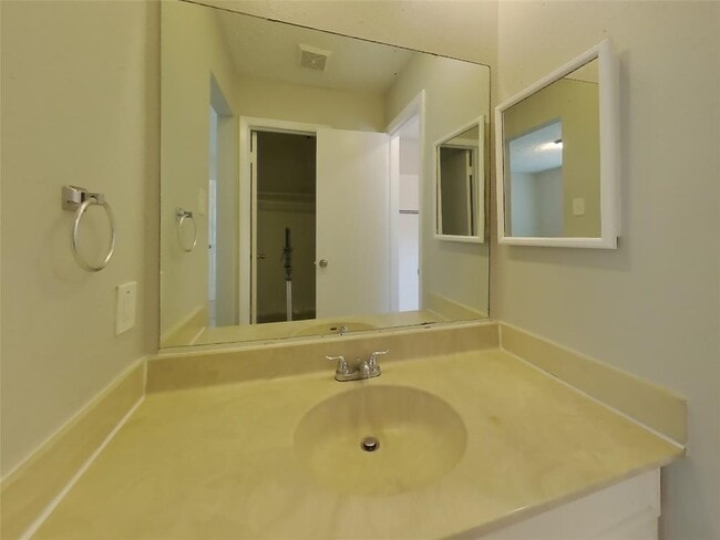 Building Photo - 4523 Mossygate Dr