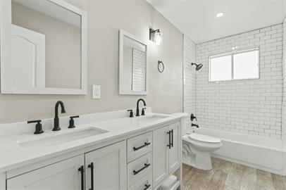 Building Photo - 3 bedrooms 1 bathroom with all tile flooring