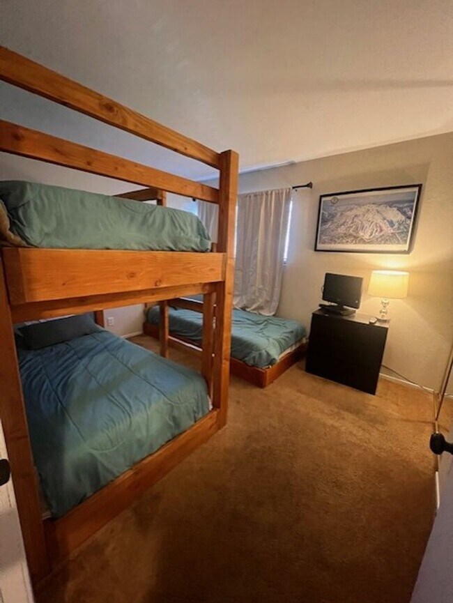 Building Photo - Newly Remodeled 2-Bedroom, 2-Bathroom Downstairs Unit in the Heart of Town!