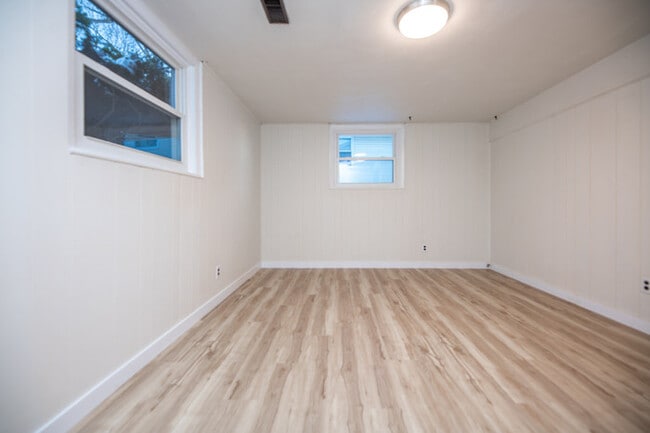 Building Photo - Home in Far North Peoria