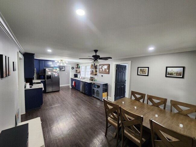 Building Photo - Charming 3BR/2BA Home Near Downtown Athens & Five Points