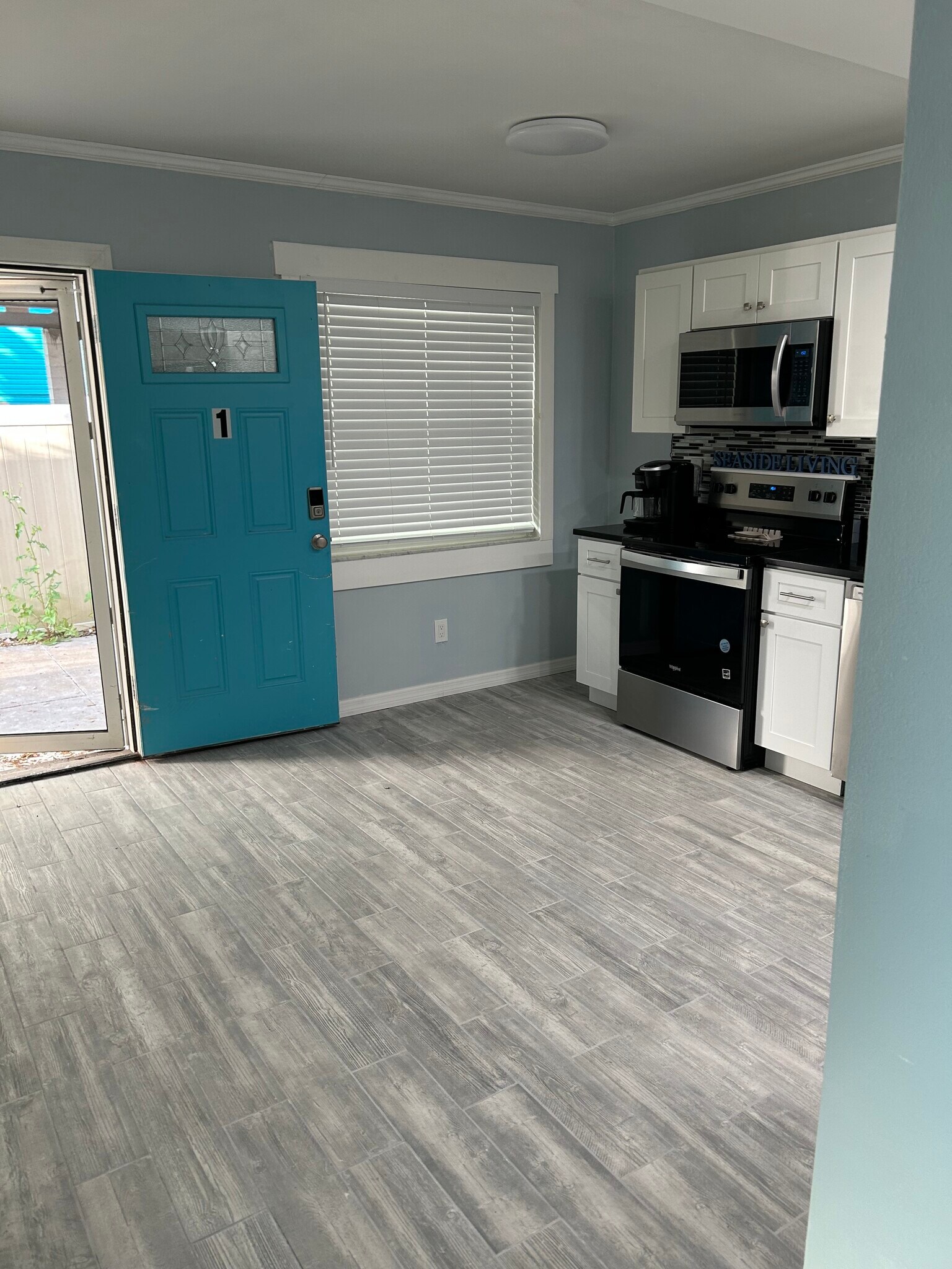 Building Photo - 721 1st St