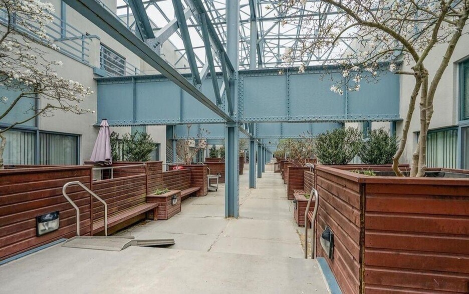 Building Photo - 3 N Christopher Columbus Blvd