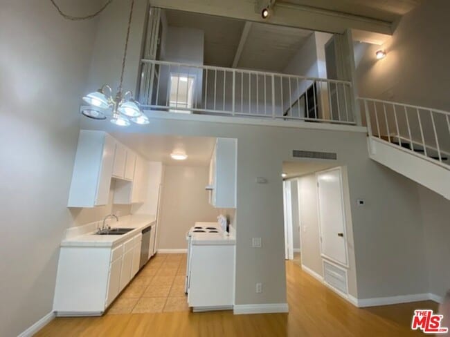 Building Photo - 5460 White Oak Ave