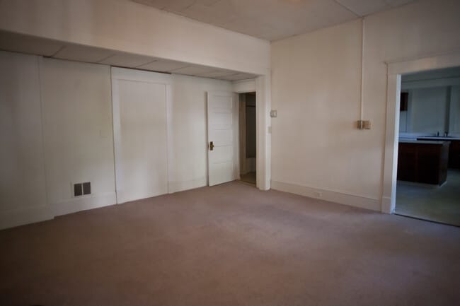 Building Photo - Live in a historic house close to UNC - Cameron-McCauley Historic District!