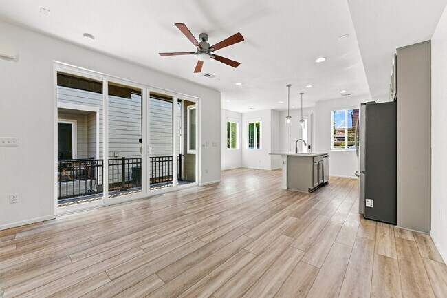 Building Photo - $2,495.95 - 3 Bed, 2.5 Bath Townhome in Aurora with Central AC and In Unit Laundry!