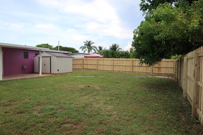 Building Photo - 5624 Purdy Ln