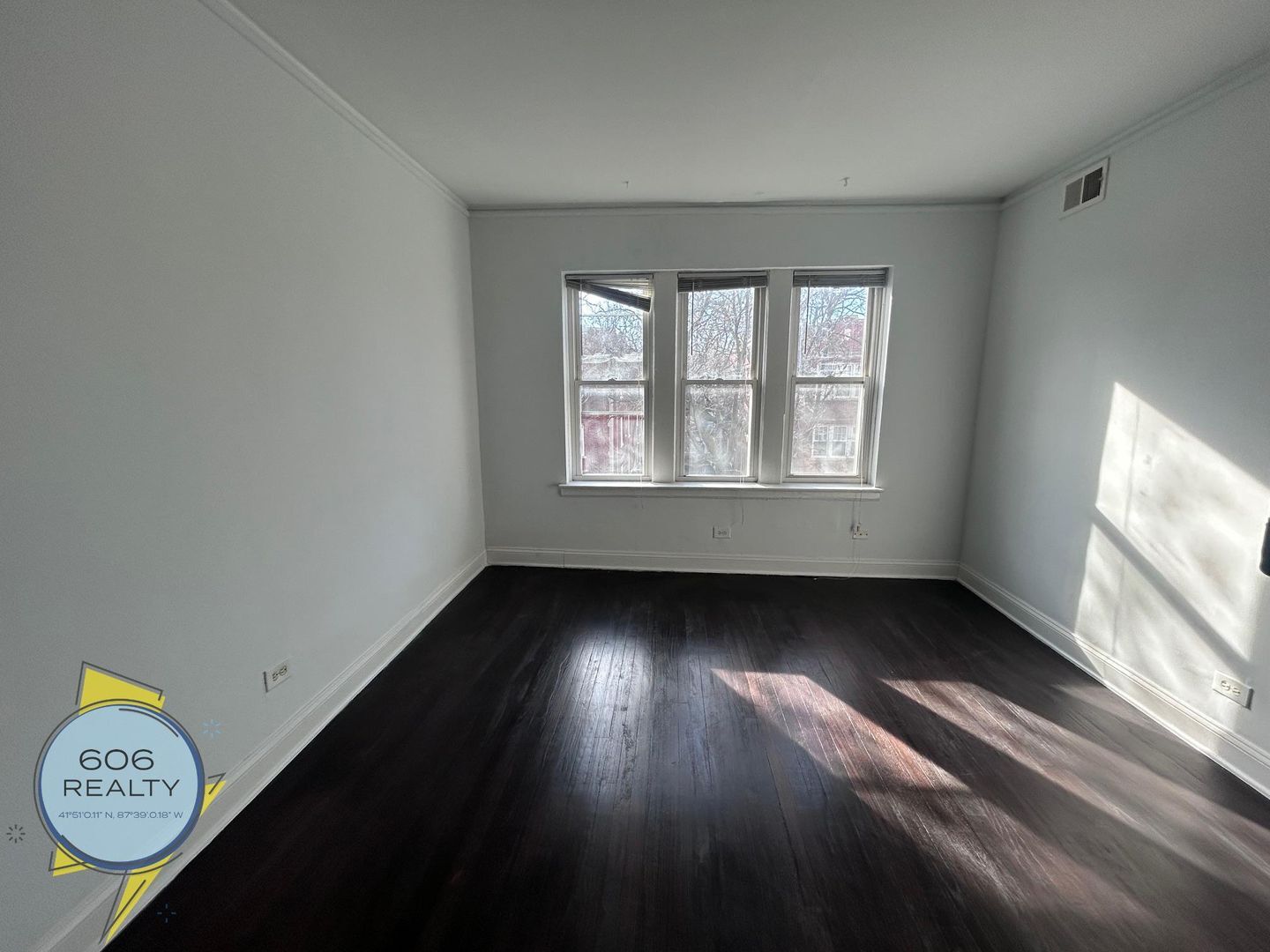 Building Photo - 2004 W Jarvis Ave