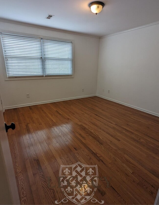 Building Photo - 1101C Biltmore Dr