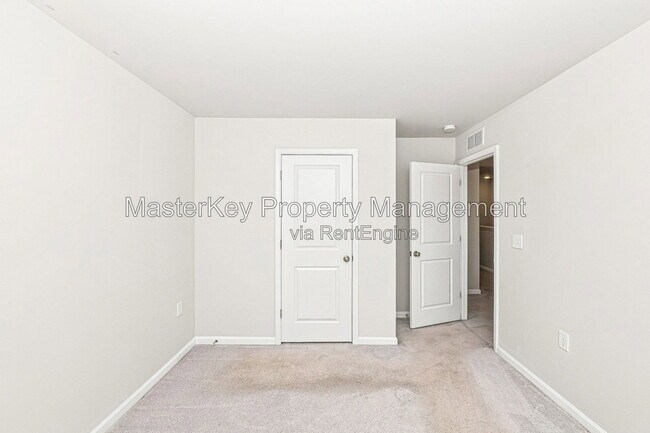 Building Photo - 3001 Brellon Ln