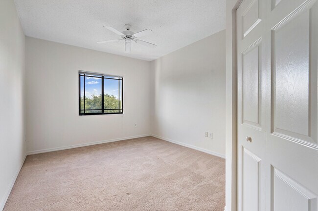 Building Photo - 3022 Alcazar Pl