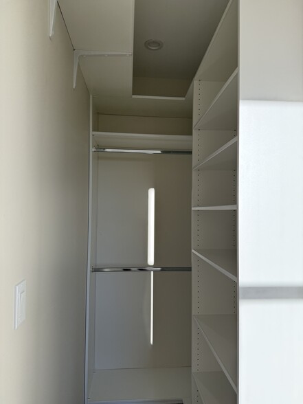 Building Photo - 9610 Dorrington Ave