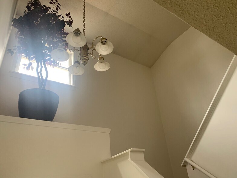 Building Photo - 61 Trotters Way