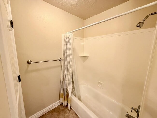Building Photo - 5175 Fox Hollow Way