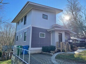 Building Photo - West Asheville, Green Built,  4 Bedroom, 4 Bathrooms. Two separate  living areas.