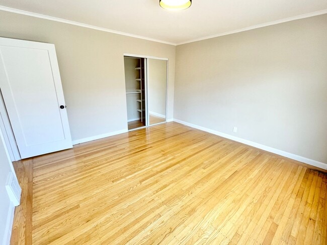Building Photo - Beautiful 3 Bed / 2 Bath Sunset/Parkside Home!